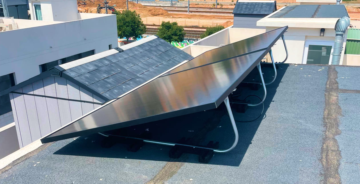 Instagram influencer @SofiaParapluie shows you how easy it is to install a Robinsun solar kit